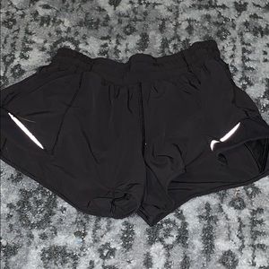 black lululemon shorts